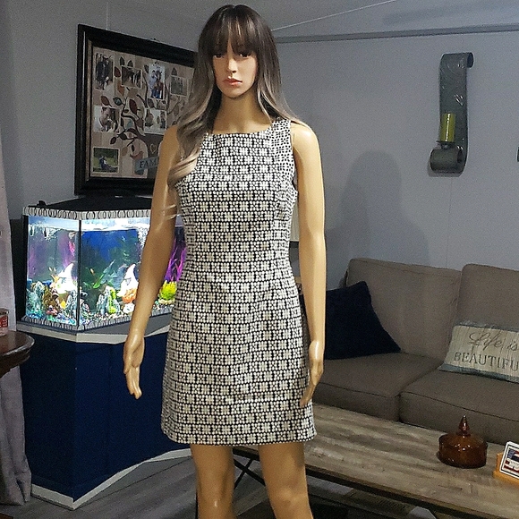 Banana Republic Dresses & Skirts - BANANA REPUBLIC SLEEVELESS MINI DRESS 4P